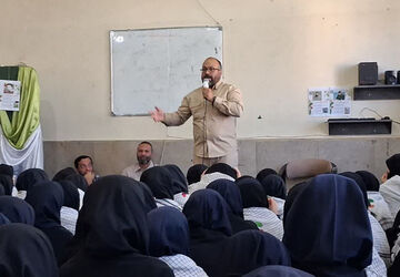 پلاک ۳۱۳ در دبیرستان معارف صدرا ناحیه ۴ شیراز 