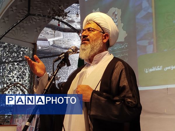 نماز جمعه شهرستان کاشمر با حضور پر رنگ مردم برگزار شد 