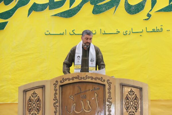 حضور با شکوه دانش‌آموزان و فرهنگیان در مراسم پر فیض نماز جمعه آباده در آستانه روز دانش‌آموز