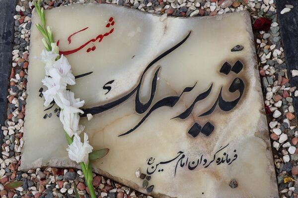مراسم غبارروبی مزار شهدای فرهنگی در پاکدشت 

