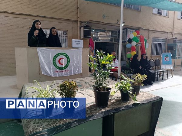 هلال‌احمر، همراه دانش‌آموزان دبیرستان عفت در مراسم صلح و دوستی