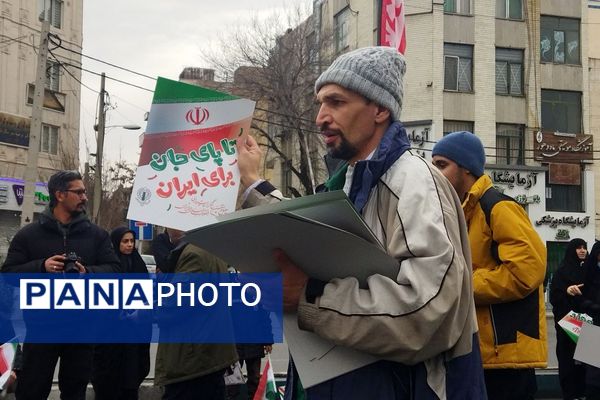 حضور اقشار مختلف مردم شهرری در راهپیمایی ۲۲ بهمن