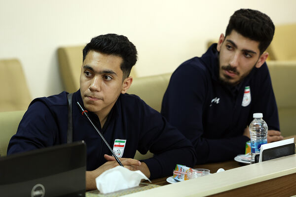 نشست صمیمی معاون تربیت بدنی و سلامت با ورزشکاران و کادر فنی تیم ملی والیبال دانش‌آموزی