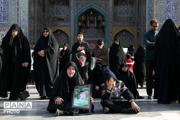 سوگ و حزن اعلام شهادت رهبر معظم انقلاب در حرم مطهر رضوی-۲