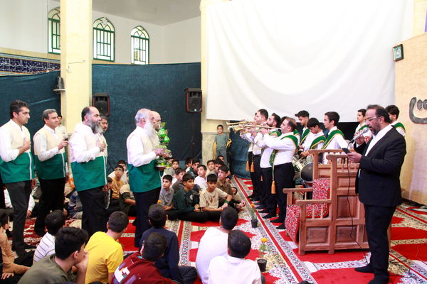 حضور خادمان رضوی در اعتکاف دانش‌آموزی فهرج