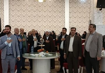 آیین تجلیل از معلمان نمونه و فرهنگیان بازایستاده شهرستان قرچک