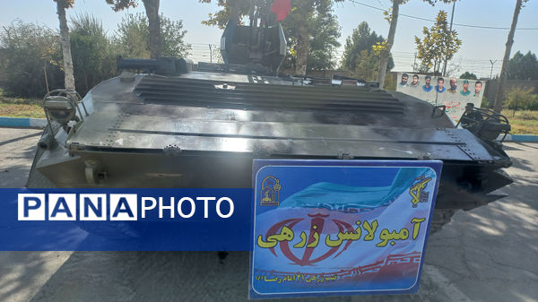 نمایشگاه هفته دفاع مقدس در مجتمع فرهنگی و ورزشی فجر نیشابور