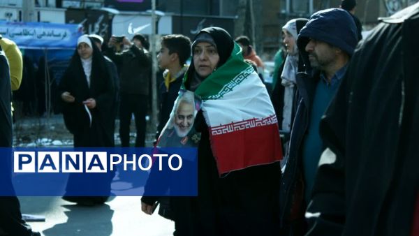 راهپیمایی یوم‌الله ۲۲بهمن با حضور پرشور مردم در استان البرز