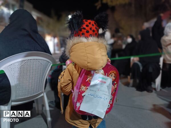 غوغای دانش‌آموزان در استقبال از موکبِ «فرزندانِ سردار سلیمانی»