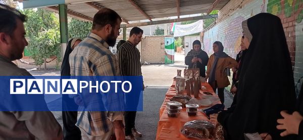 بازارچه هنر دخترانه توسط دانش‌آموزان انجمن اسلامی