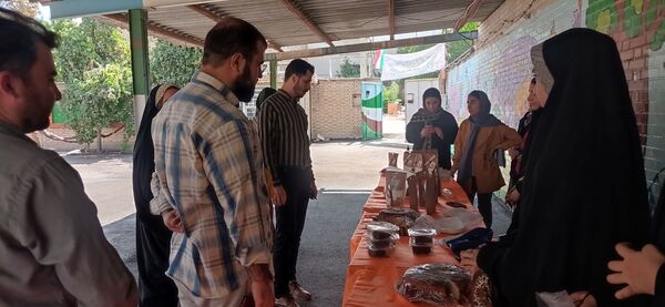 بازارچه هنر دخترانه توسط دانش‌آموزان انجمن اسلامی