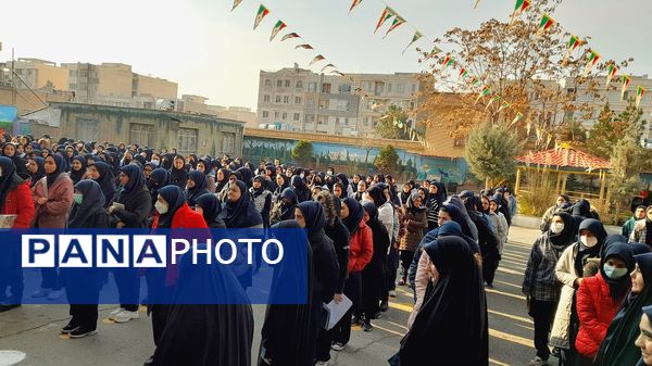 زنگ انقلاب در دبیرستان شاهد عصمت ناحیه ۳ کرج 