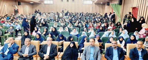 مراسم تجلیل از دانش‌آموزان ممتاز مدارس شاهد استان البرز