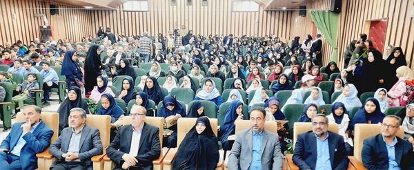 مراسم تجلیل از دانش‌آموزان ممتاز مدارس شاهد استان البرز