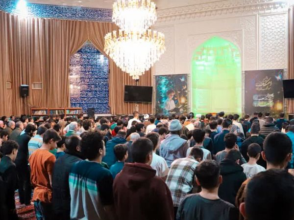 جلوه‌ای از اعتکاف دانش‌آموزی در مسجد امام علی‌بن‌ابی‌طالب (ع)