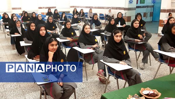 آیین تجلیل از ورودی‌های جدید دبیرستان فرزانگان قائمشهر