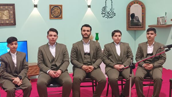 اجرای سرود توسط گروه نورالثقلین و گروه کوثر با حضور وزیر آموزش و پرورش