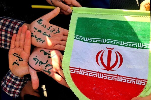 برگزاری مراسم راهپیمایی سیزده آبان با حضور دانش‌آموزان و مسئولین در ملارد