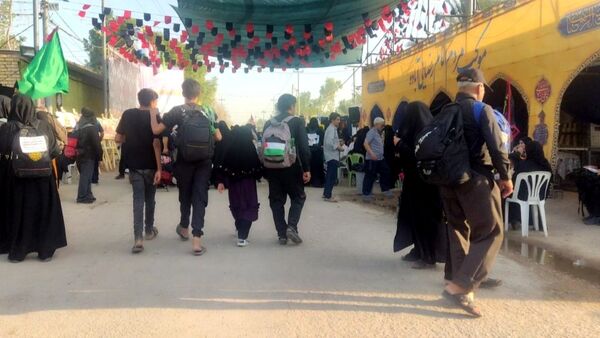 پیاده روی پرشور اربعین حسینی از جاده نجف تا کربلا