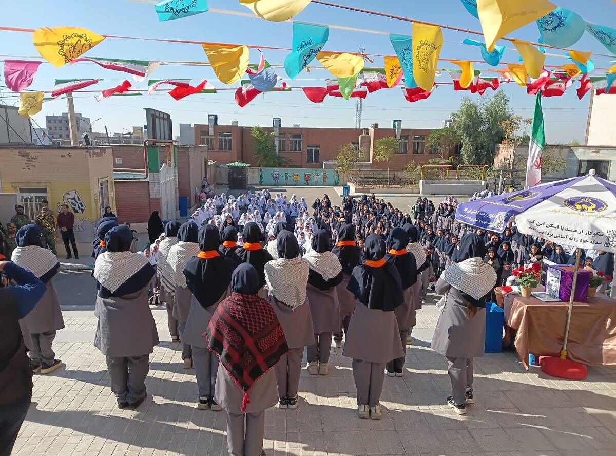 گرامیداشت روز نیروی انتظامی در مدرسه کاوه آهنگر