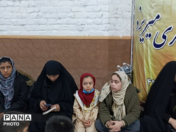 برگزاری مراسم افطاری در مسجد امام حسین(ع) شهرستان فارسان 