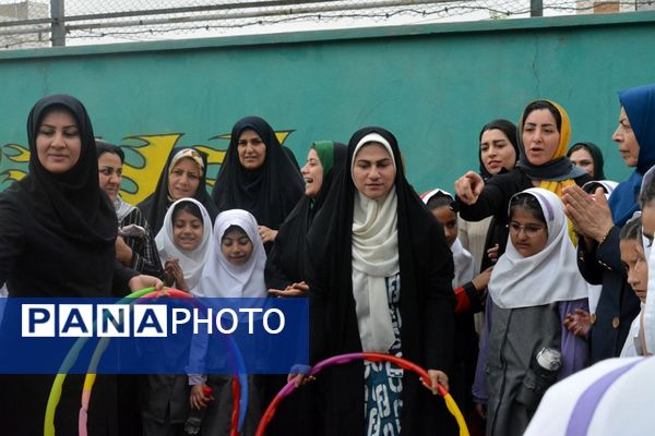 برگزاری مسابقات ورزشی ویژه اولیای دانش‌آموزان دبستانی در ناحیه ۲ بهارستان