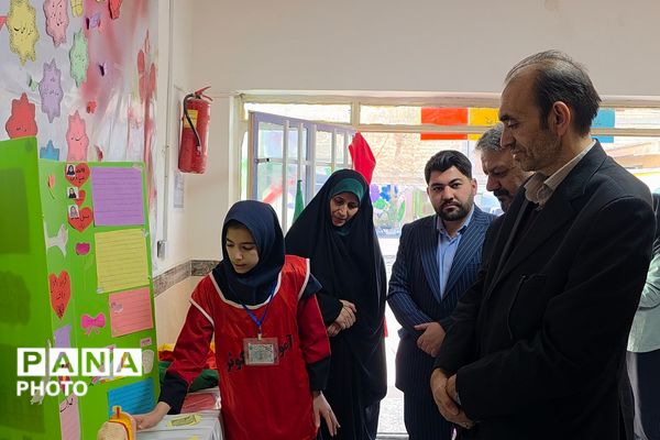 افتتاح جشنواره جابر ابن حیان در دبستان کوثر بهارستان‌دو