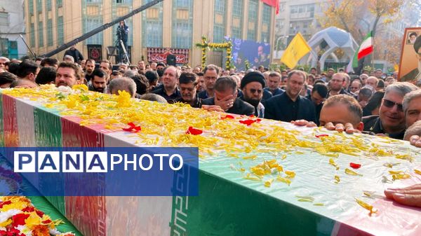 شکوه حضور فرهنگیان مناطق تهران در تشییع شهید گمنام