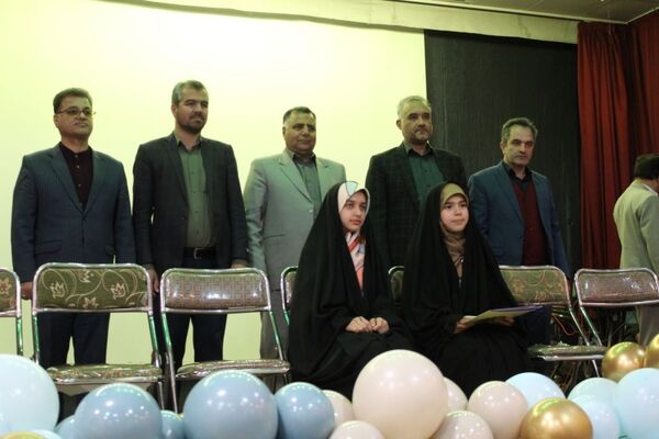 تقدیر از دانش‌آموزان منتخب استانی و کشوری جشنواره نوجوان خوارزمی در نیشابور 
