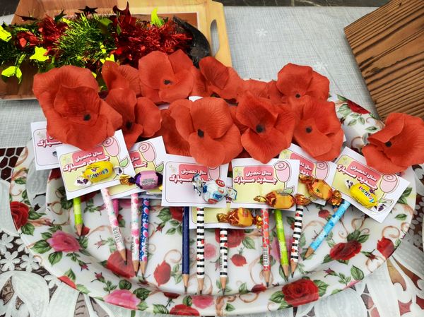 ورود شکوفه‌ها به مدارس در عباس آباد 