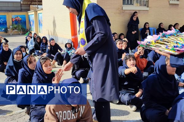 جشن ولادت حضرت زینب (س) و روز پرستار در دبیرستان مهر
