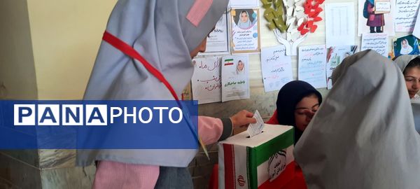 بیست و هشتمین دوره انتخابات شورای دانش آموزی در زاوه