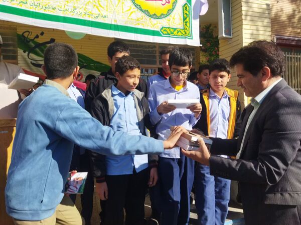 تقدیر از دانش‌آموزان فعال حوزه فرهنگی و مذهبی دبیرستان نمونه دانش
