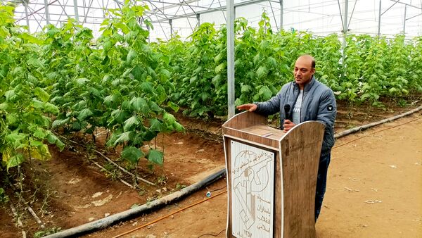 بازدید از گلخانه نمونه خسروشاه در هفته بسیج