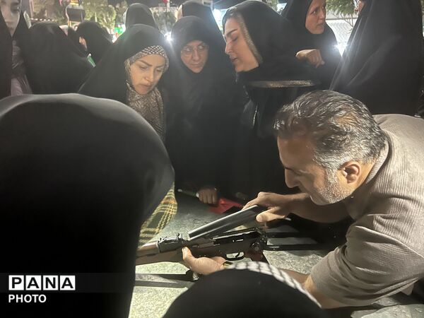 راهپیمایی پرشور و آموزش اصلحه با حضور گسترده  مردم  ساوجبلاغ