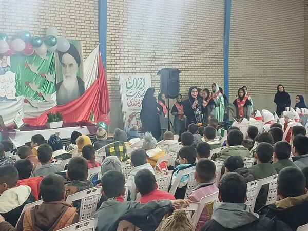 ویژه برنامه‌های دهه فجر و همایش یاوران انقلاب در مدارس روستای چری