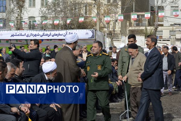 حماسه دانش‌آموزان اسلامشهر در ۲۲بهمن