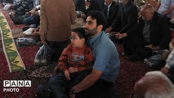 از پیر تا دانش آموز در نماز جمعه نیشابور حضور دارند-۱