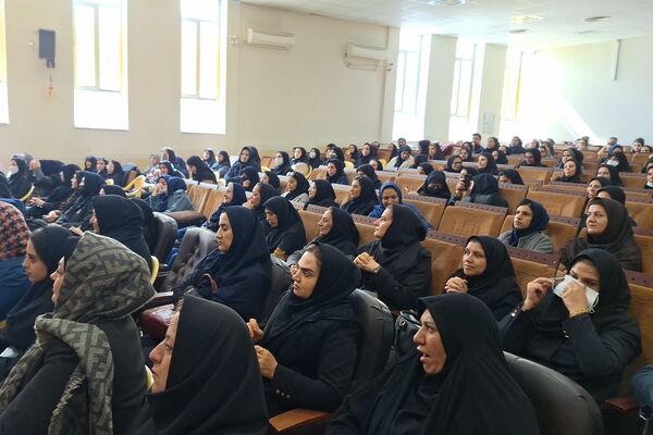 صعود به قله‌های تکنولوژی و فناوری با ارتقا سواد دیجیتال معلمان 