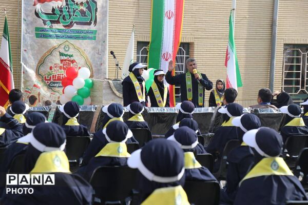 همایش «یاوران انقلاب» ناحیه ۶ مشهد در دبیرستان یاس ۲ 