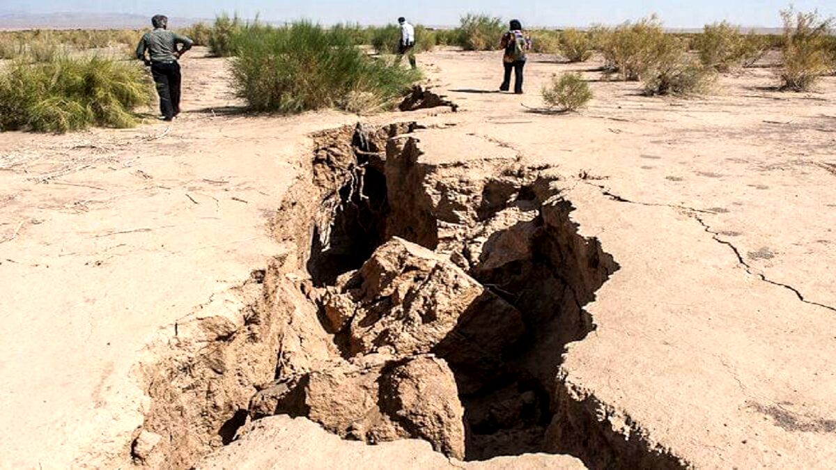فرونشست زمین در خراسان رضوی؛ تهدیدی خاموش برای آب، زیرساخت‌ها و امنیت غذایی