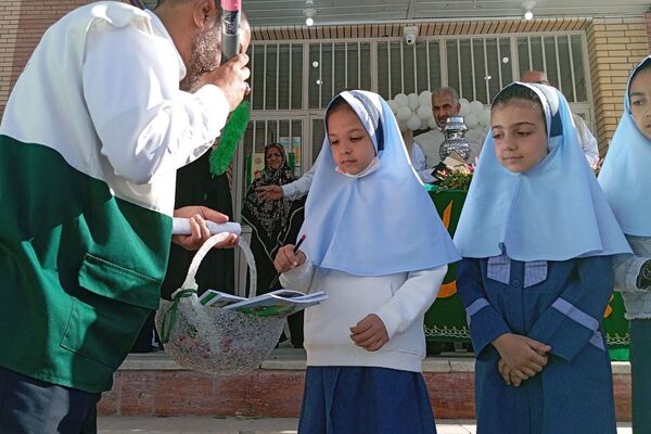 حضور خادمین امام رضا (ع) در دبستان دخترانه آیین روشن
