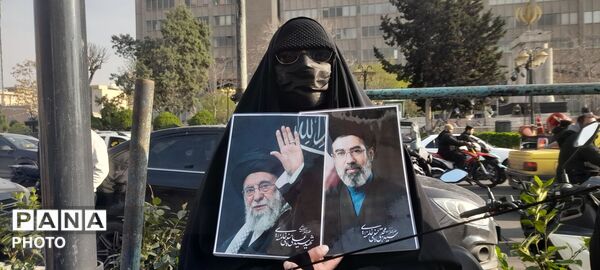 بیعت نوجوانان با رهبر انقلاب در تهران