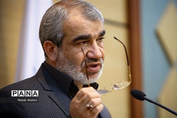 کدخدایی: «خودساختگی» از ابتدا در وجود رهبر شهید انقلاب بود