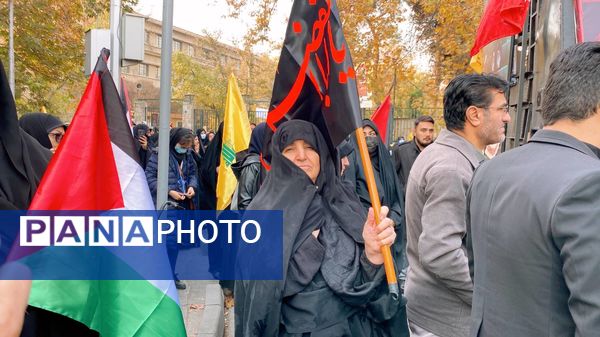 شکوه حضور فرهنگیان مناطق تهران در تشییع شهید گمنام