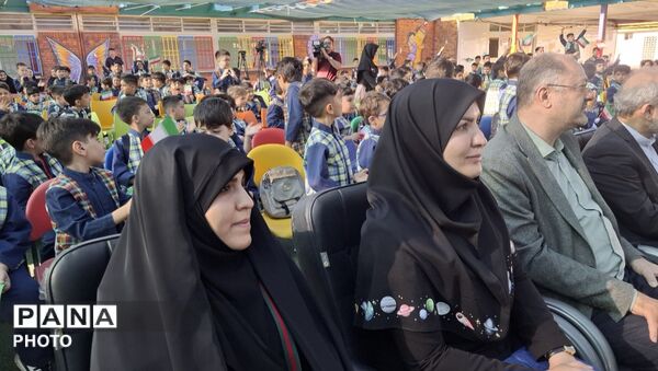 نواخته شدن زنگ مهر و آغاز فعالیت‌های آموزشی در دبستان پسرانه رازی با حضور رئیس سازمان صداوسیما
