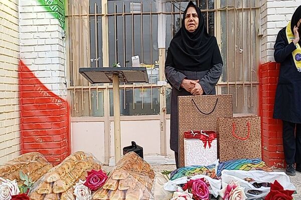 جشنی باشکوه به‌مناسبت ولادت حضرت علی (ع) و روز پدر در دبیرستان شهید مجید دهنوی 