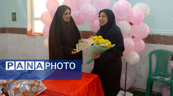 جشن بزرگداشت مقام معلم در دبستان نبوت شهرستان بوشهر