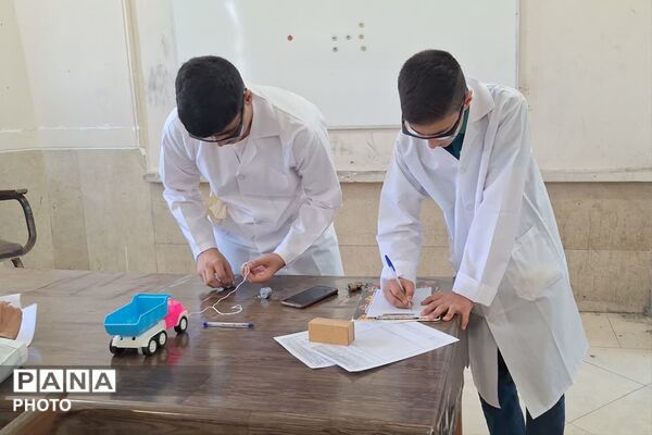 رقابت علمی دانش‌آموزان شیراز در دوازدهمین جشنواره خوارزمی