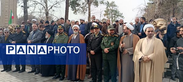 اجتماع مردم بصیر و انقلابی نیشابور در آغاز دهه فجر